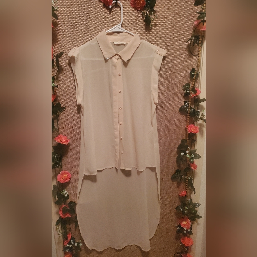Super cute Crean Chiffon blouse